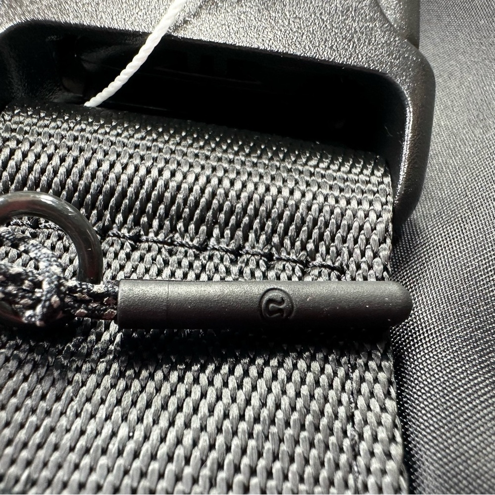 Lululemon Everywhere Belt Bag, NWT, Black - Picture 8 of 12